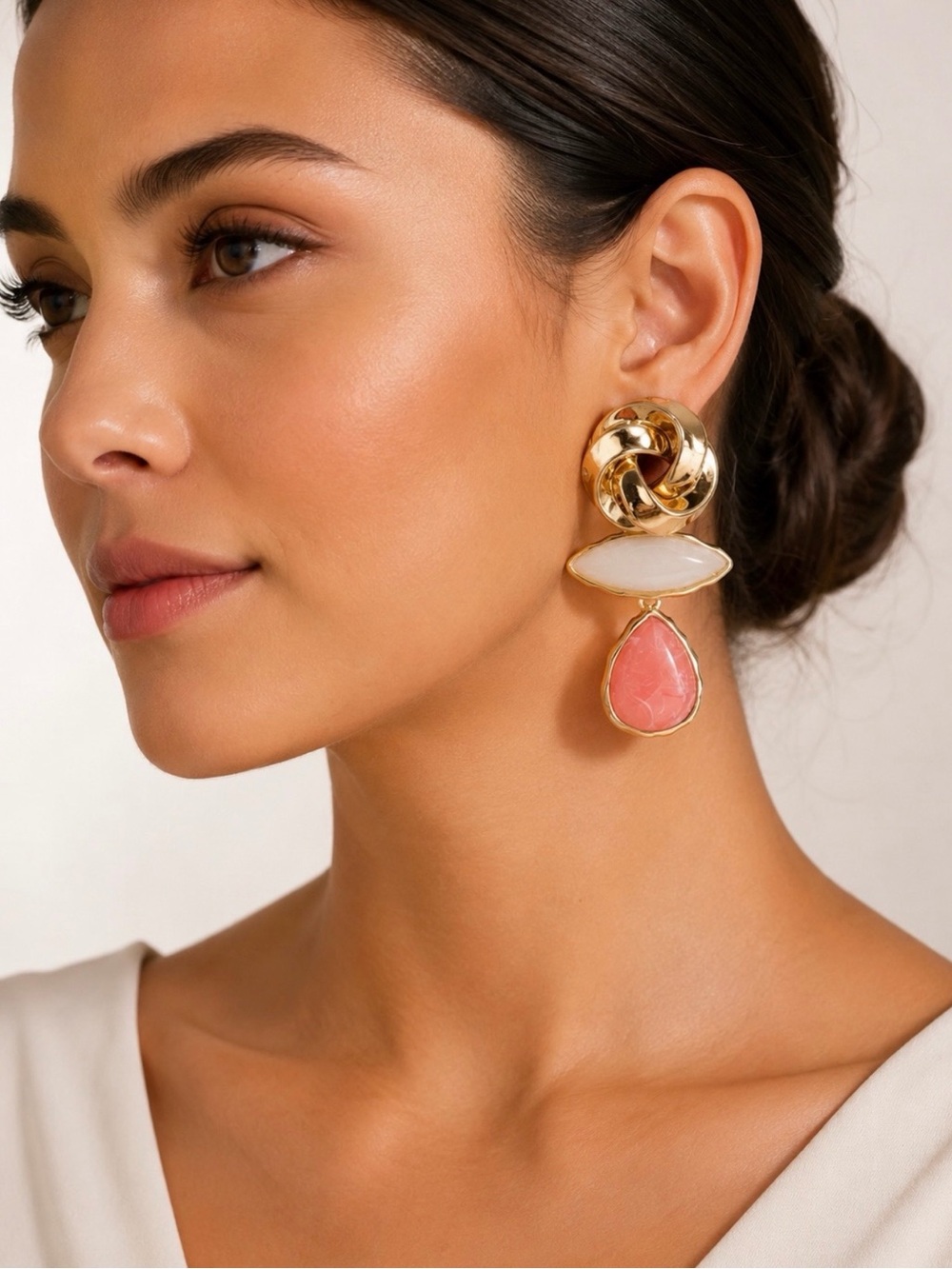 NWT Gold-Tone Drop Earrings with Peach Teardrop and Cream Accent